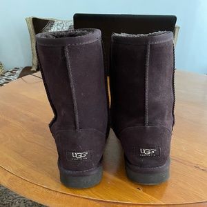 UGG boots Color:dark-purple. Size 10 (but can fit a size 9) .Never worn.
